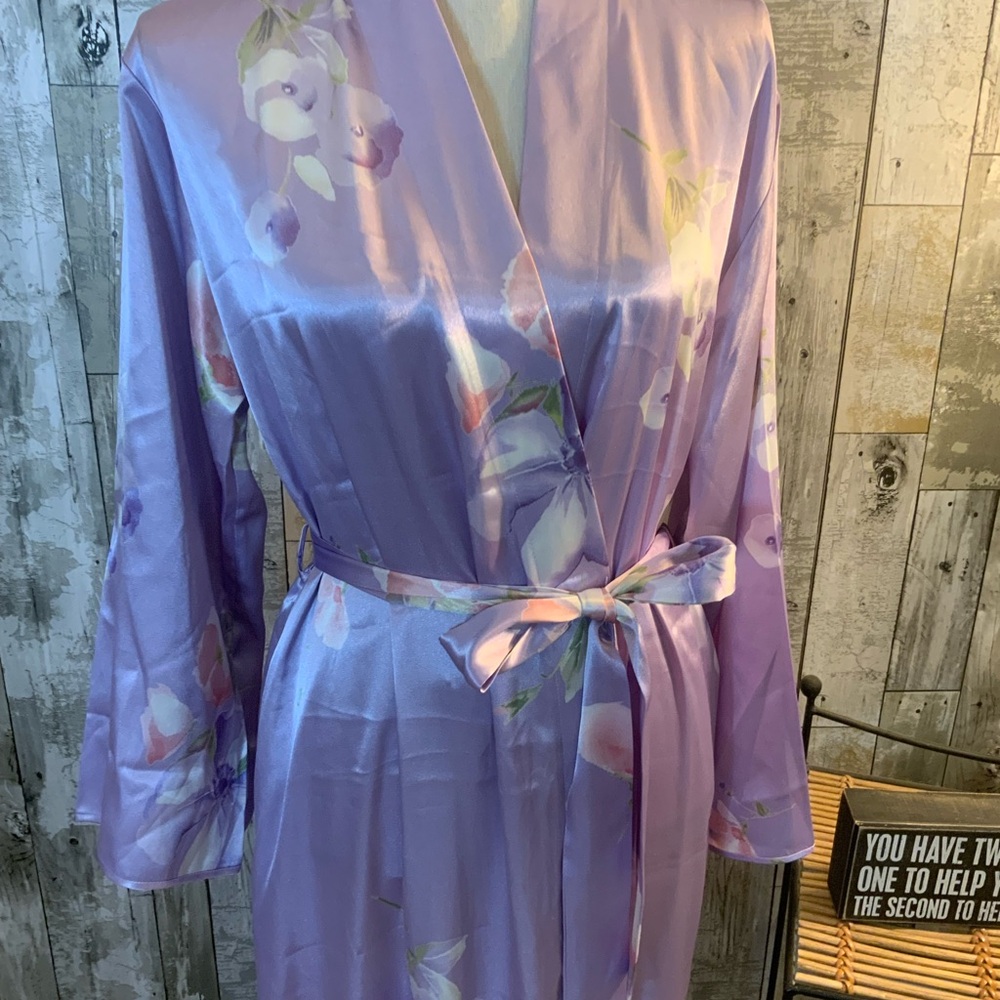 Jones New York Floral Purple Satin Robe. Size L/XL - Picture 2 of 7